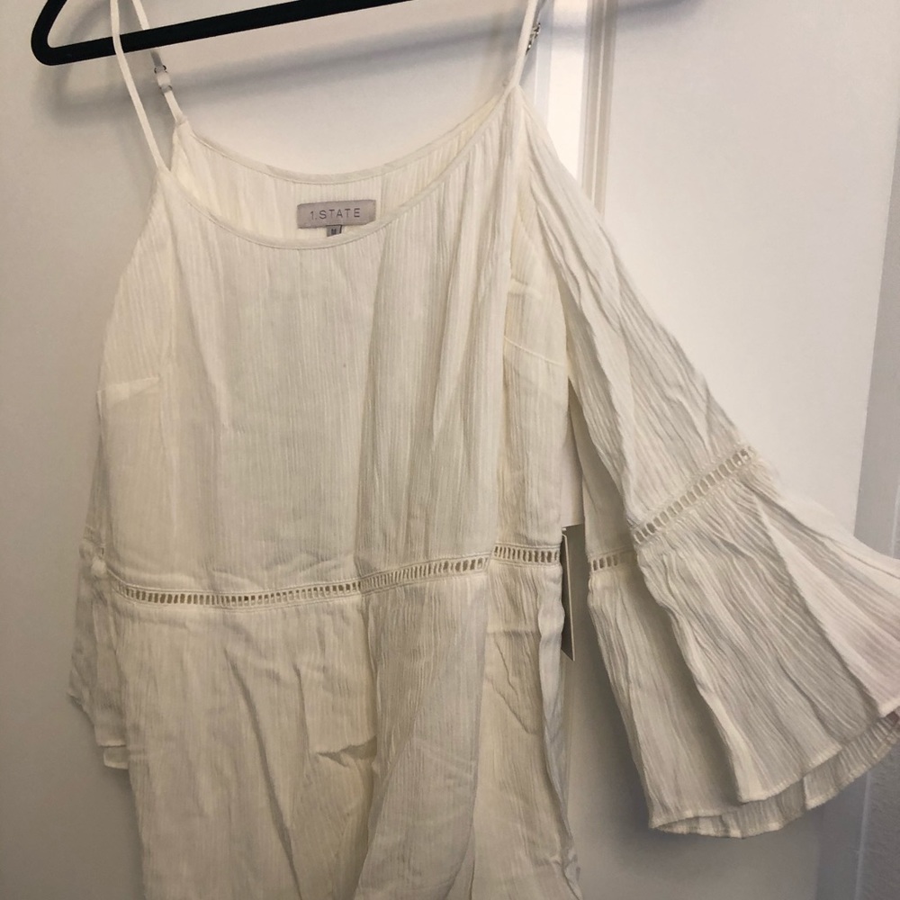 1state cutout top with flowy sleeves.